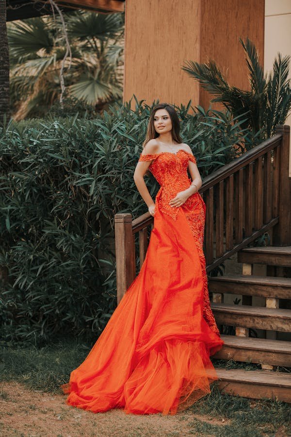 Trouvez la robe de fiançailles parfaite pour votre jour j.